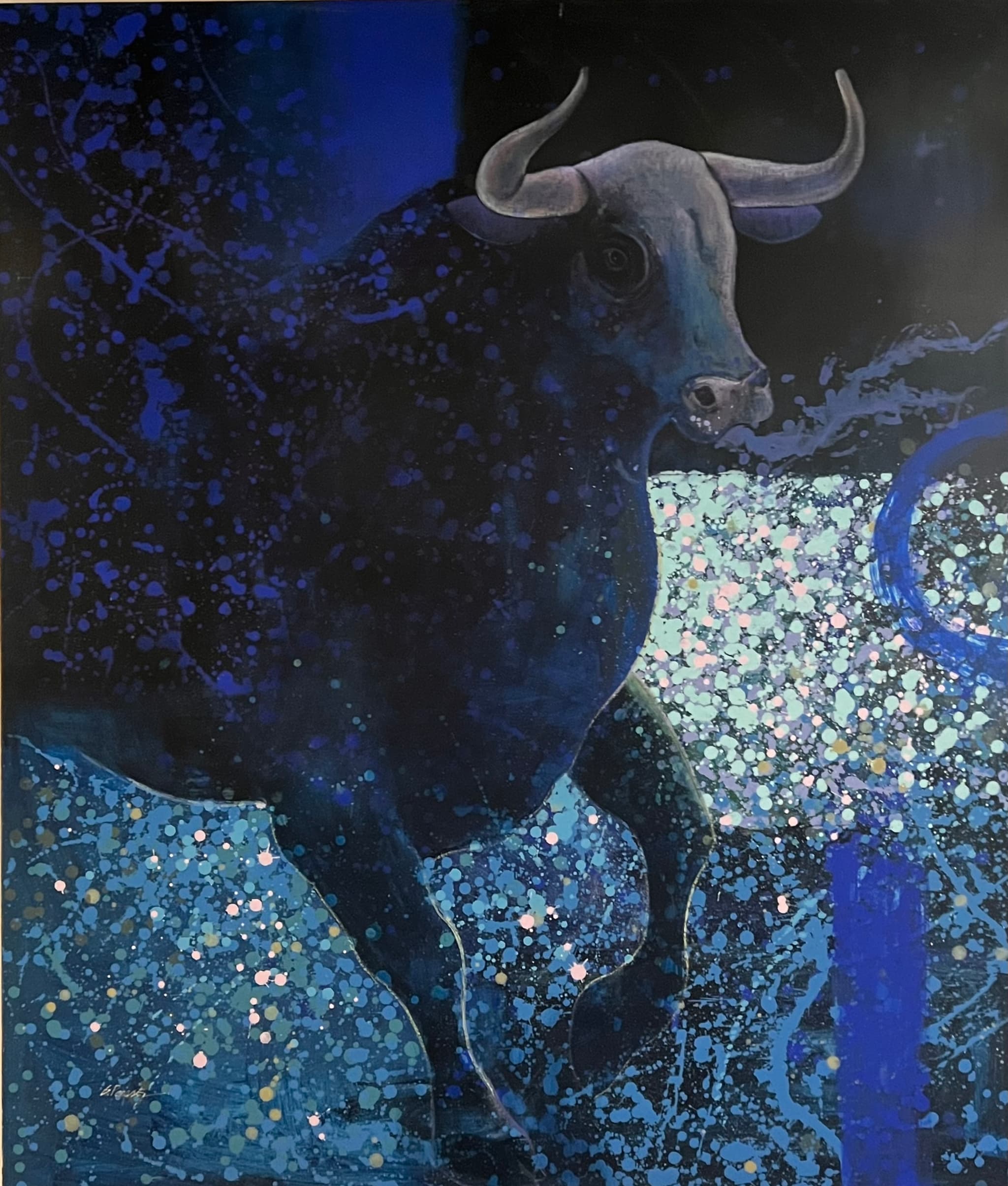 Toro en fondo azul por Chino Porras